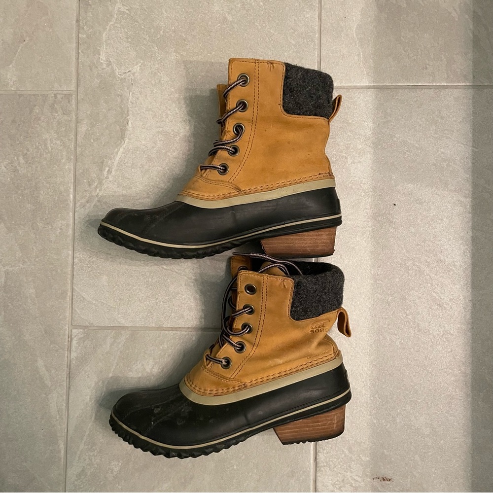 Sorel women’s size 9 Slimback II Lace Boot